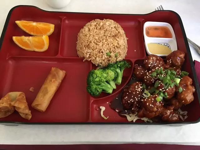 Tsai’s Chinese Bistro
