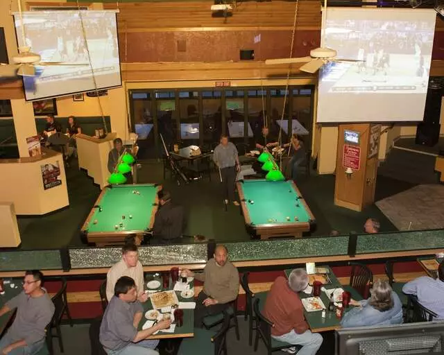 Uptown Sports Bar