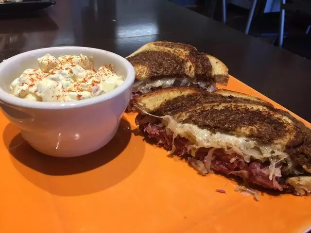 2G’s Bistro