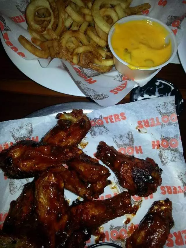 Hooters