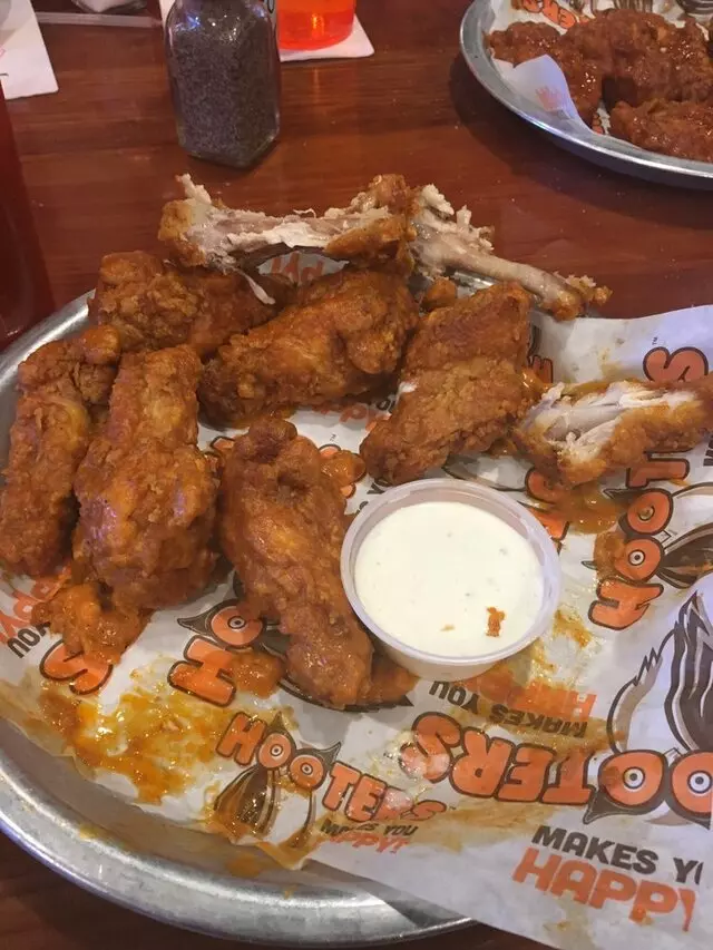 Hooters