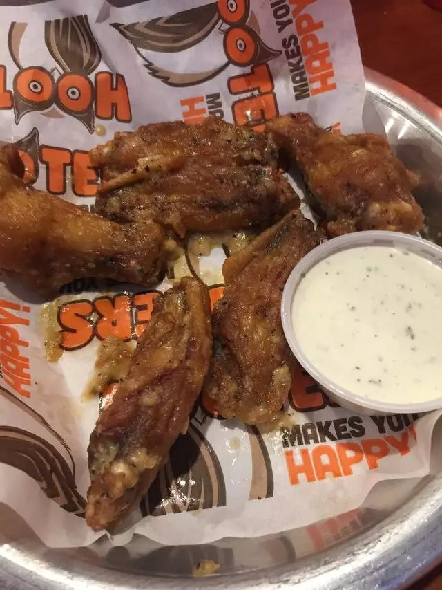 Hooters