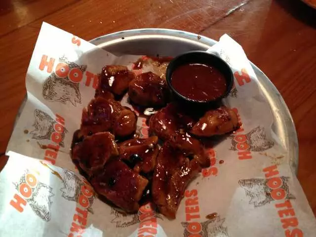 Hooters