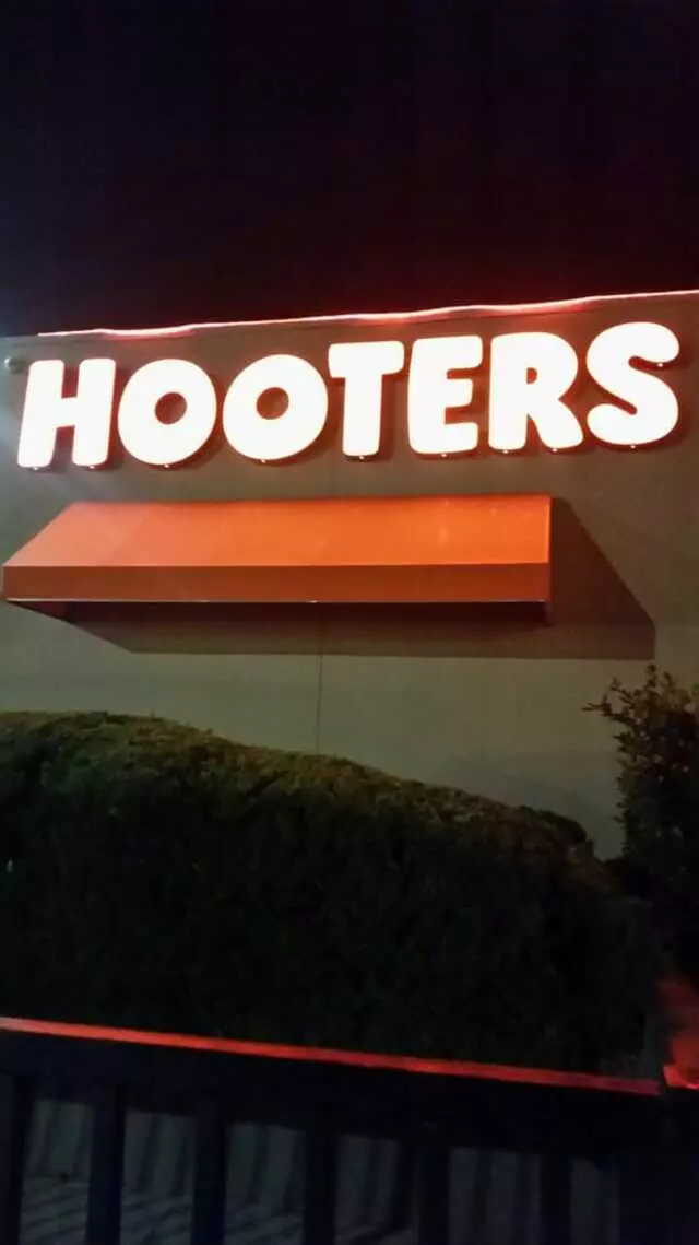 Hooters