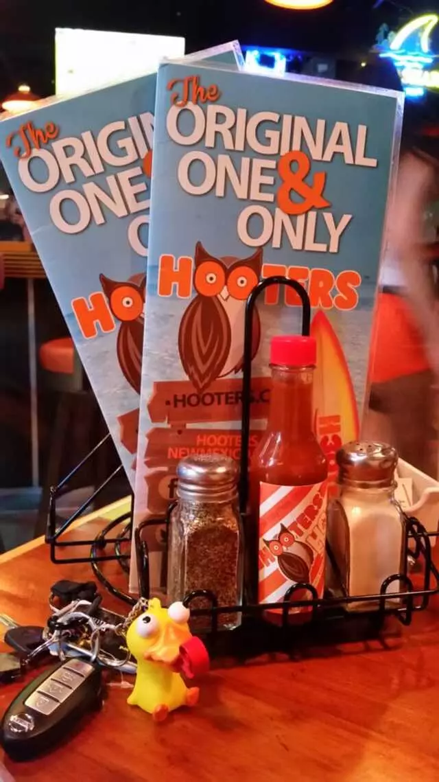 Hooters