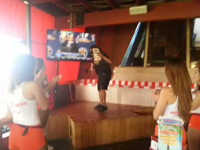 Hooters