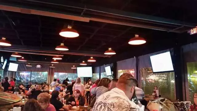 Hooters