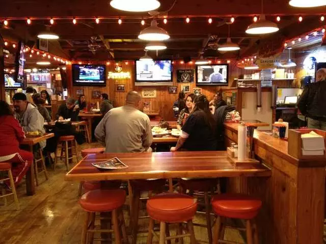Hooters