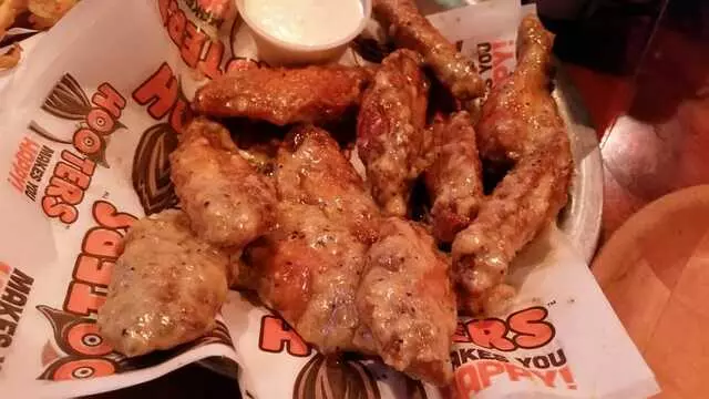 Hooters