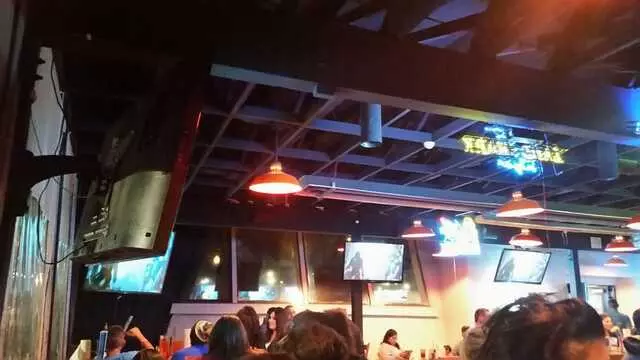 Hooters