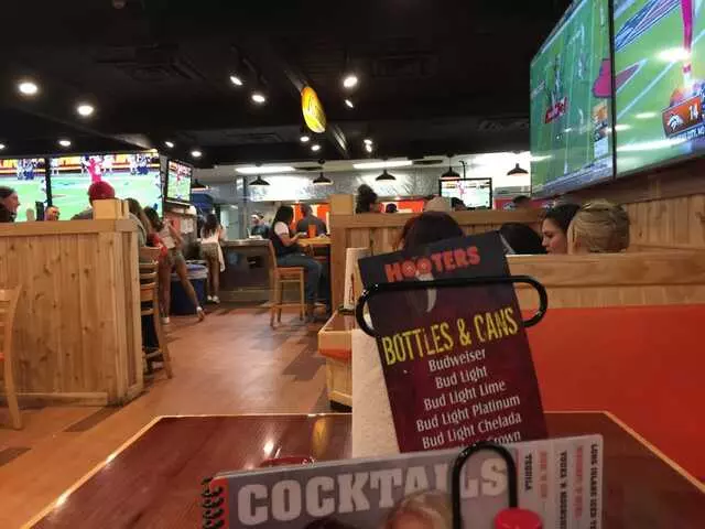 Hooters