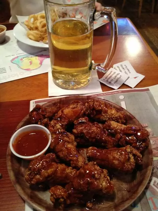 Hooters