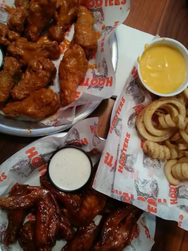 Hooters