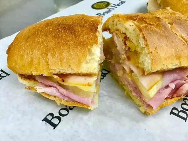 Tully&apos;s Italian Deli
