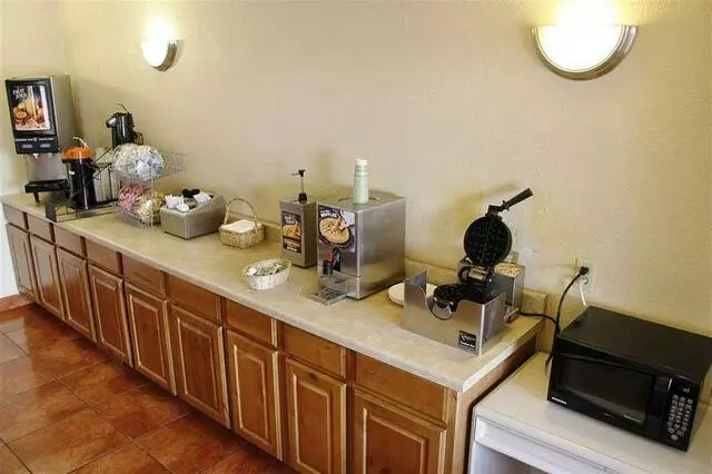 Americas Best Value Inn - Midtown Albuquerque