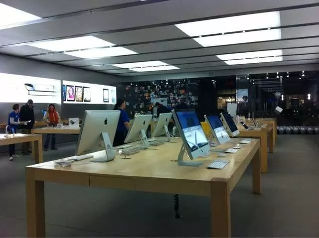 Apple ABQ Uptown