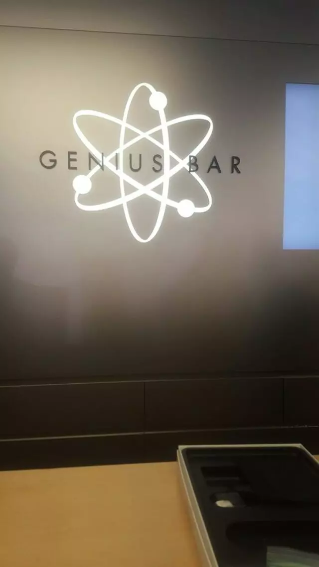 Apple ABQ Uptown