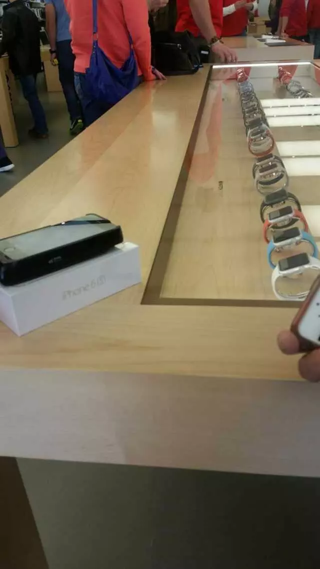Apple ABQ Uptown