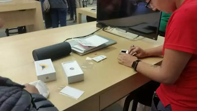 Apple ABQ Uptown