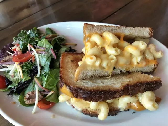 Flying Star Café