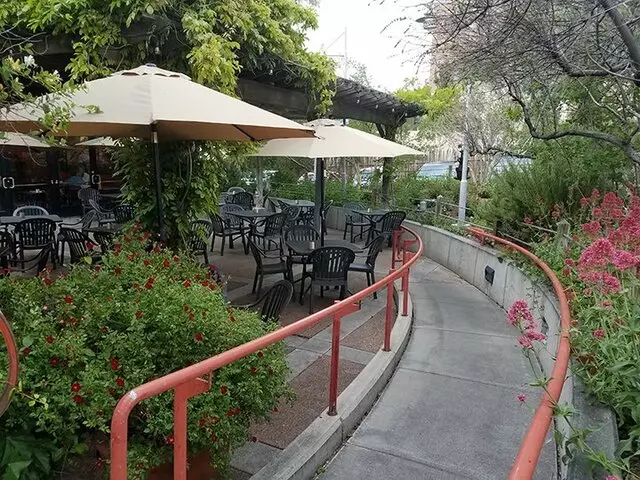 Flying Star Café