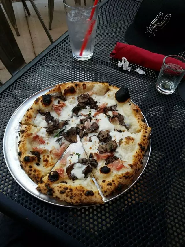 Amore Neapolitan Pizzeria