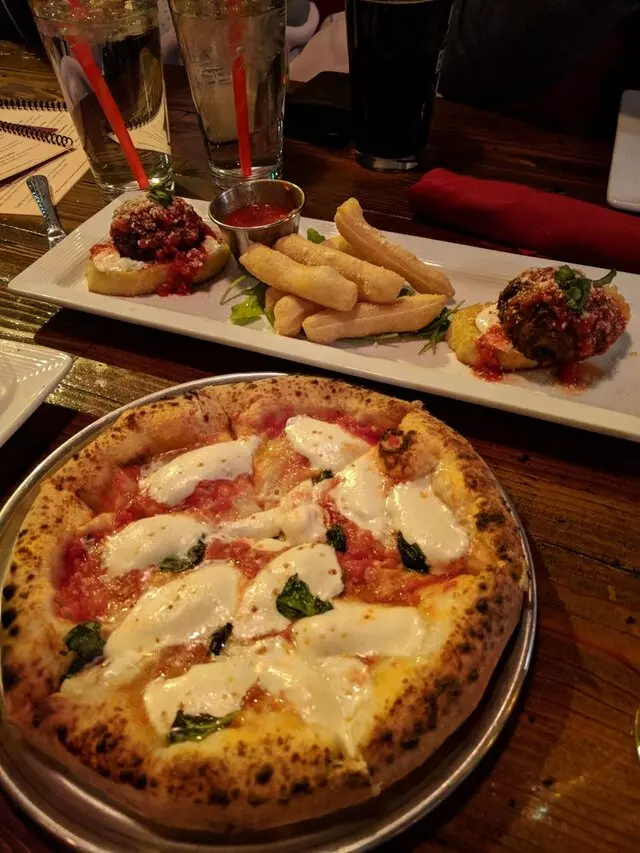 Amore Neapolitan Pizzeria