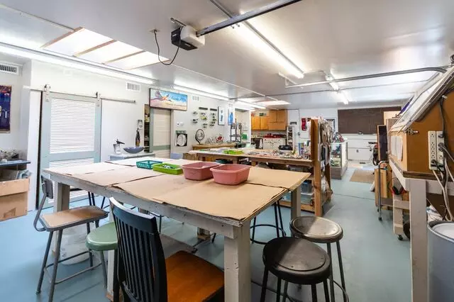 Linda Boyes Fused Glassworks Studio