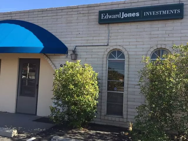 Edward Jones - Financial Advisor: Russell Janis