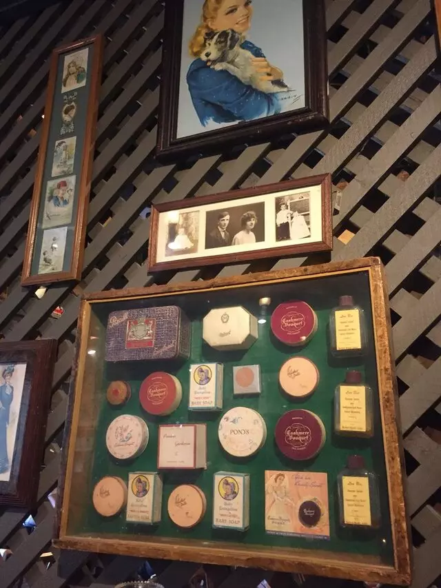 Cracker Barrel Old Country Store