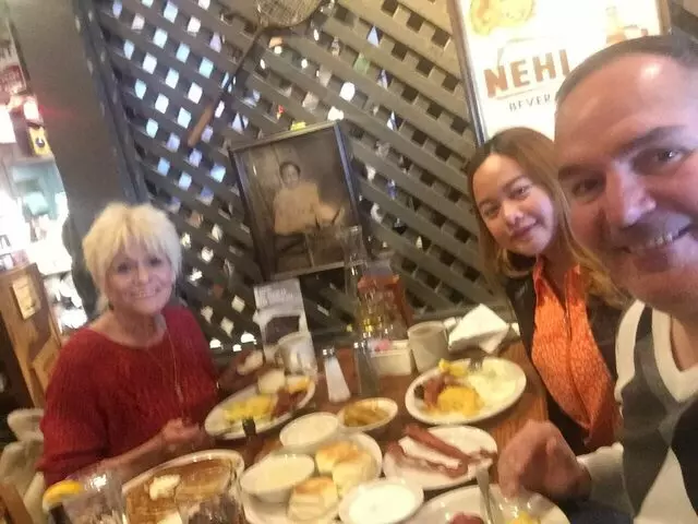 Cracker Barrel Old Country Store