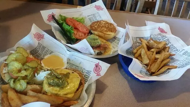 Fuddruckers