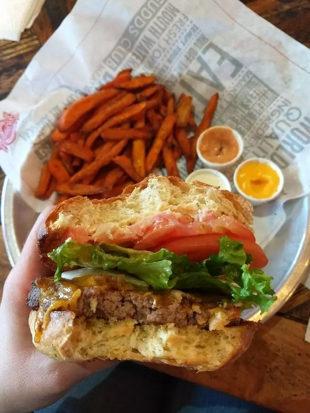 Fuddruckers