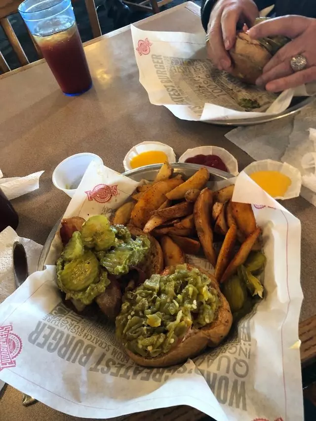 Fuddruckers