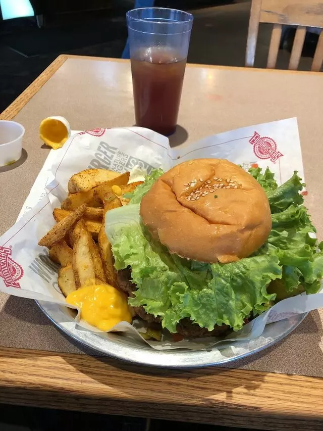 Fuddruckers