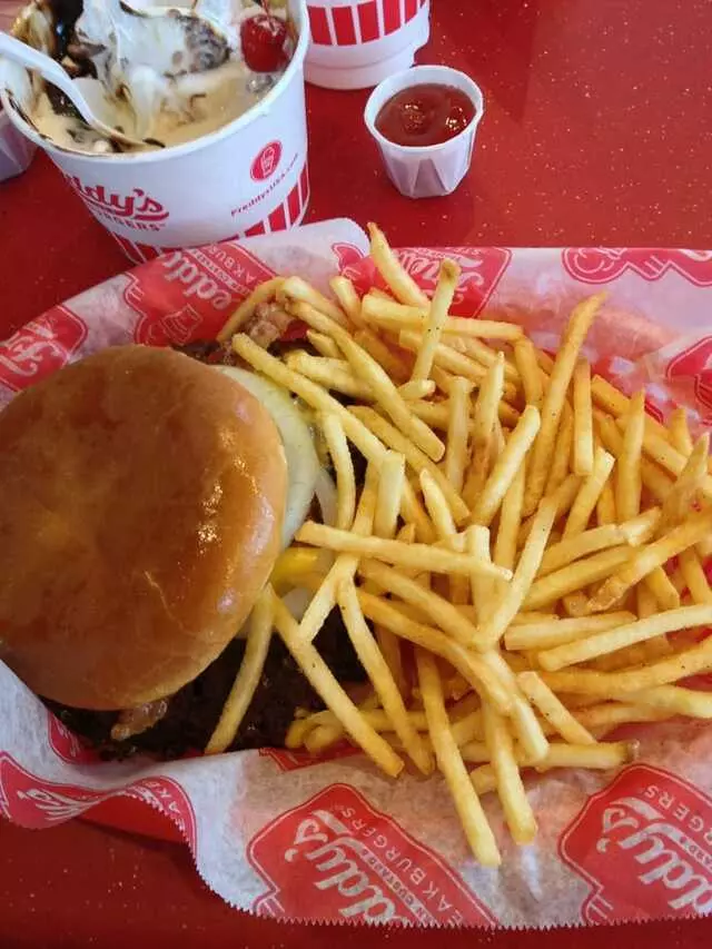 Freddy’s Frozen Custard & Steakburgers