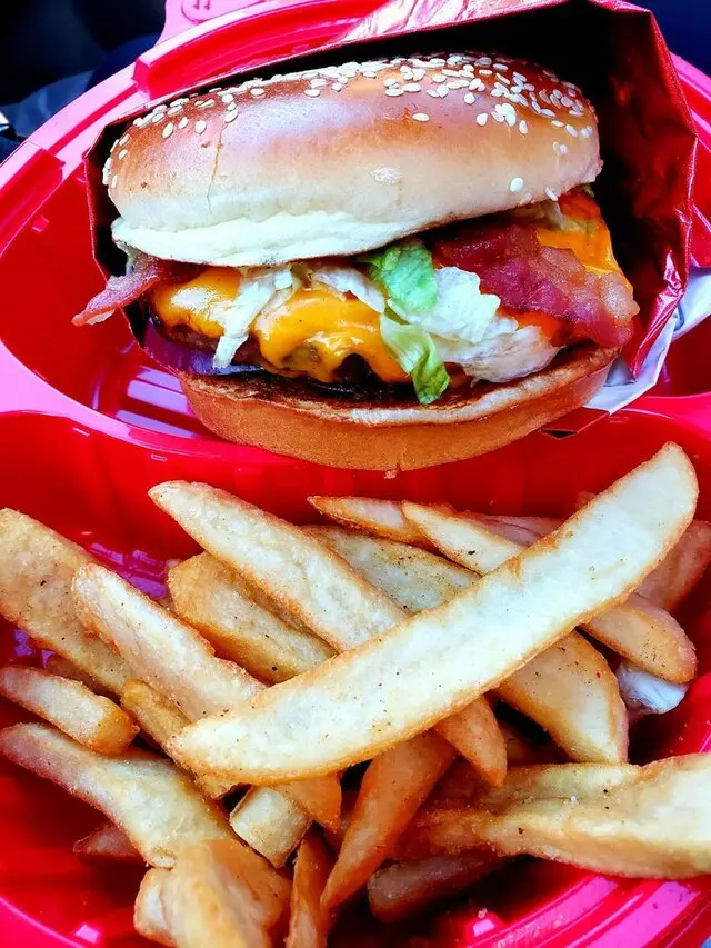Red Robin Gourmet Burgers and Brews