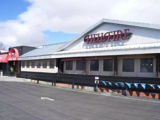 Billy’s Long Bar