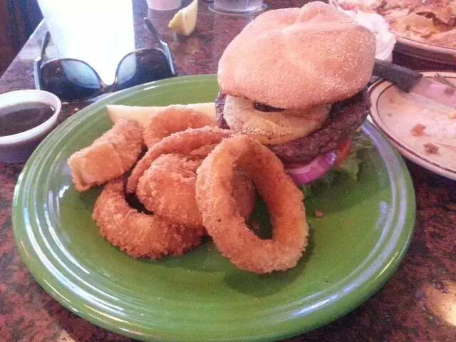Billy’s Long Bar