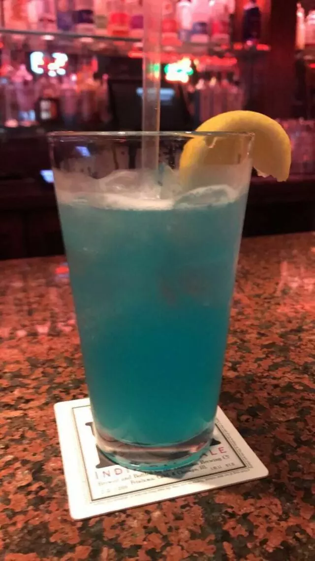 Billy’s Long Bar