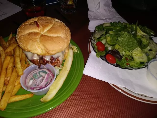 Billy’s Long Bar