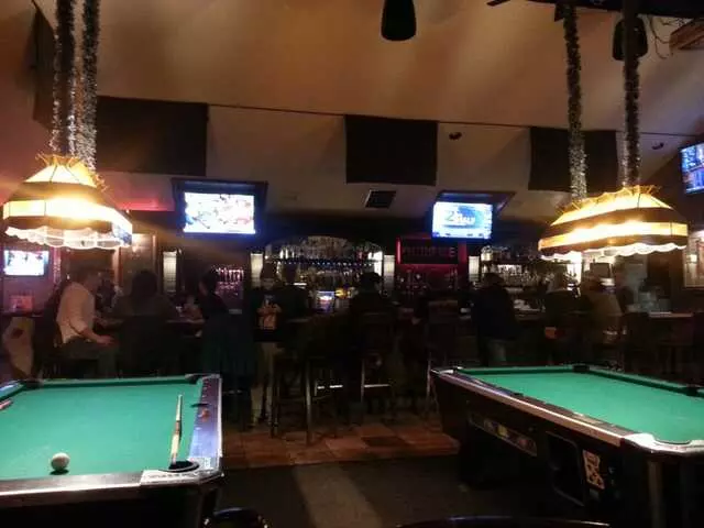 Billy’s Long Bar
