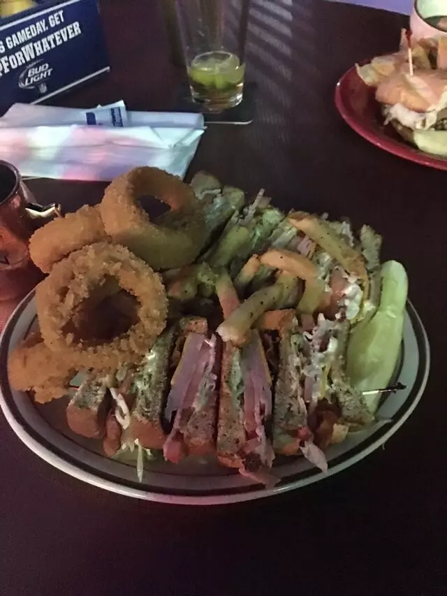 Billy’s Long Bar