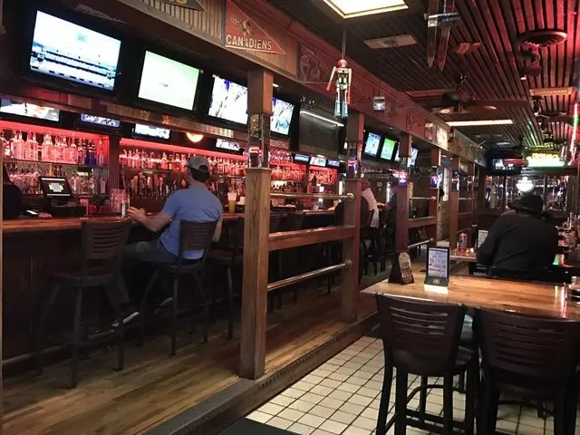 Billy’s Long Bar