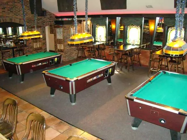 Billy’s Long Bar