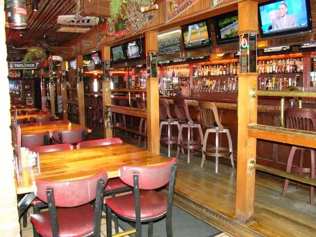 Billy’s Long Bar