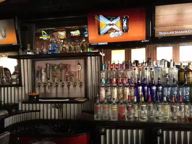 Billy’s Long Bar