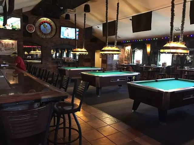 Billy’s Long Bar