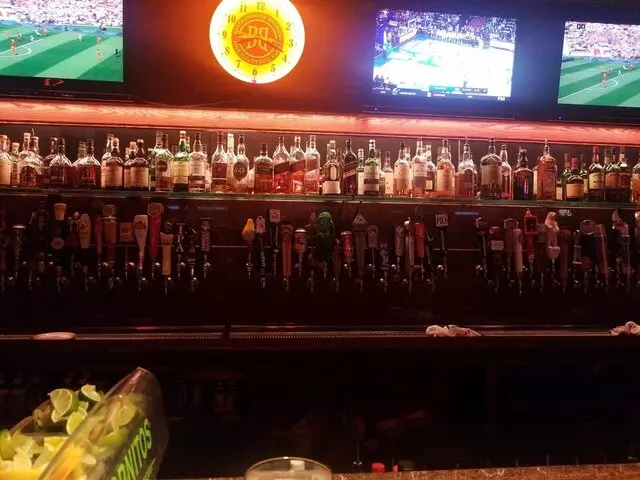 Billy’s Long Bar