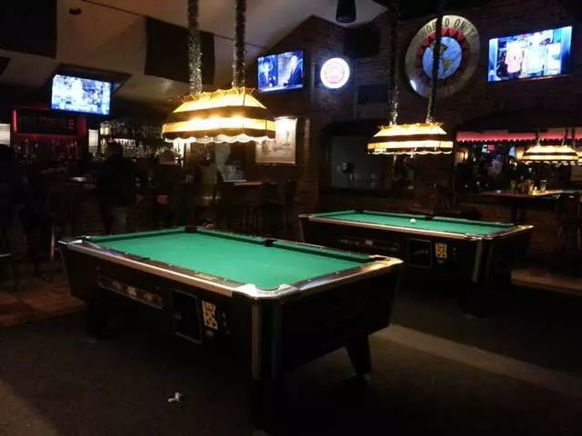 Billy’s Long Bar